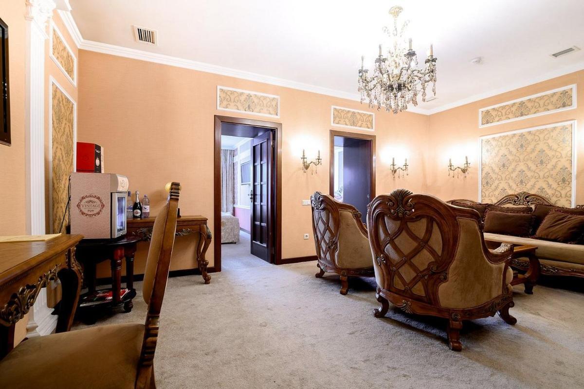 Vintage Boutique Hotel Астана Екстер'єр фото